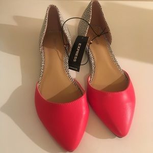 Express, size 6 flats
